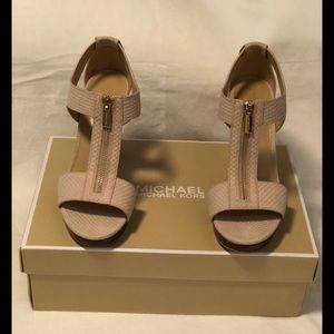 SALE! Sandals By Michael Kors, Oyster Color, Vario